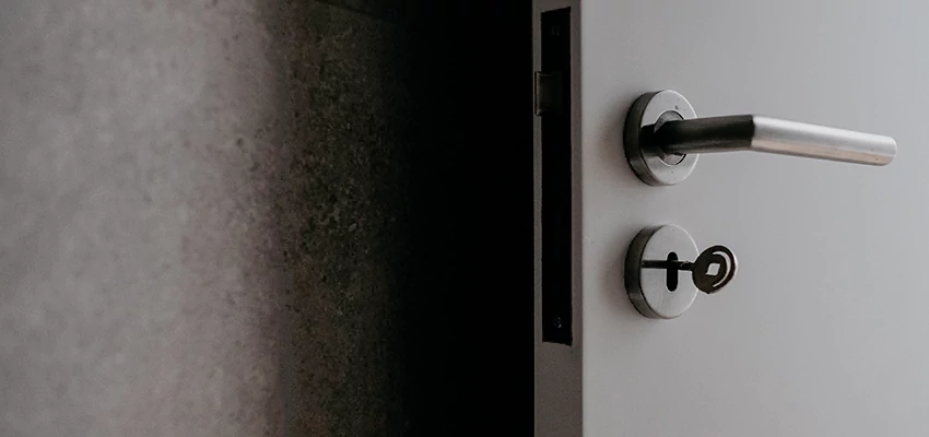 Front Door Handle Repair And Installation in Silver Lakes, CA